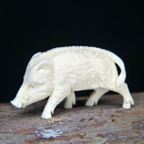 kleines Wildschwein fein geschnitzt