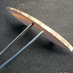Mammut-Querschnitt mit feinem Riss ca.88 x 33 x 4-7mm