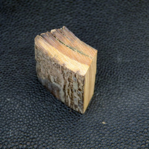 braunes Mammut-Rindenstück caa. 35 x 28 x 10 - 15mm