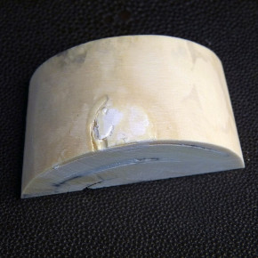 Abschnitt vom Mammutzahn mit diversen Rissbildungen ca. 60 x 37 x 19-23mm