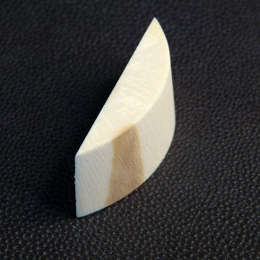 rissfreier Abschnitt mit brauner Färbung ca. 42 x 21 x 9,5-11mm