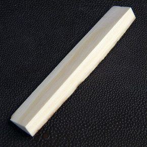 Mammut-Dreikant mit Rinde ca. 97 x 15 x 9mm