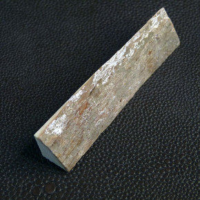 Mammut-Dreikant mit Rinde ca. 67 x 15 x 10mm