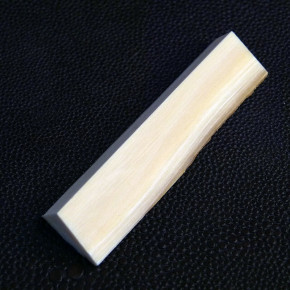 Mammut-Dreikant mit Rinde ca. 67 x 15 x 10mm