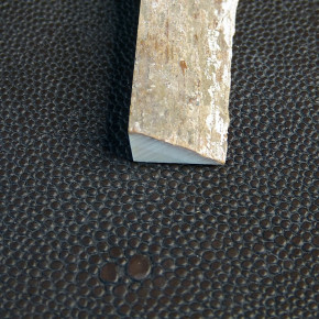 Mammut-Dreikant mit Rinde ca. 67 x 15 x 10mm