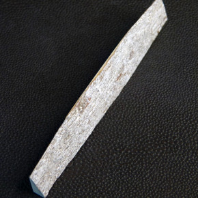 Mammut-Dreikant mit Rinde ca. 104 x 18 x 7mm