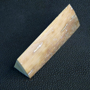 Mammut-Dreikant mit Rinde ca. 67 x 21 x 18mm