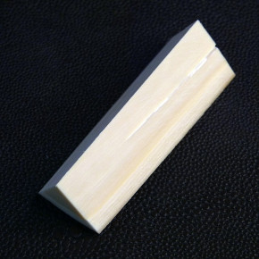 Mammut-Dreikant mit Rinde ca. 67 x 21 x 18mm