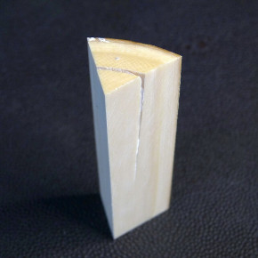 Mammut-Dreikant mit Rinde ca. 67 x 21 x 18mm