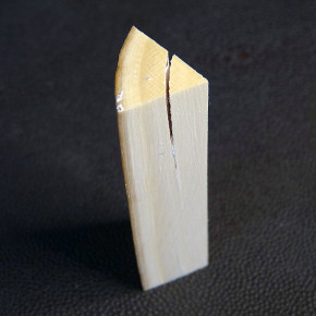 Mammut-Dreikant mit Rinde ca. 67 x 21 x 18mm
