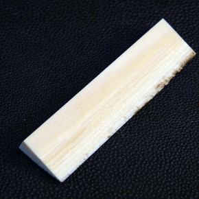 Mammut-Dreikant mit Rinde ca. 69 x 18 x 8,5mm