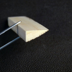 Mammut-Dreikant mit Rinde ca. 69 x 18 x 8,5mm