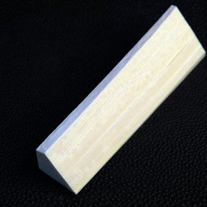 Mammut-Dreikant mit Rissbildungen ca. 70 x 15 x 17 - 13mm
