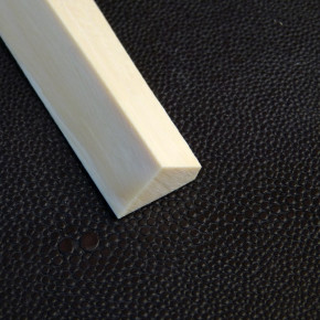 Mammut-Dreikant mit Rissbildungen ca. 70 x 15 x 17 - 13mm