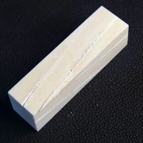 Mammut-Block mit Rissen ca. 64 x 18,5 x 17mm