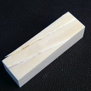 Mammut-Block mit Rissen ca. 64 x 18,5 x 17mm