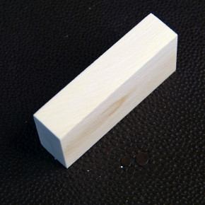 Heller Mammut-Block mit Riss ca. 45 x 20 x 10,5mm