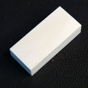 Heller Mammut-Block mit Riss ca. 45 x 20 x 10,5mm