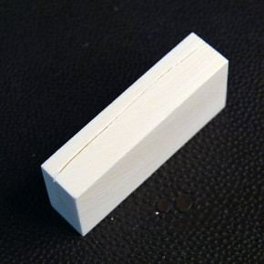 Heller Mammut-Block mit Riss ca. 45 x 20 x 10,5mm