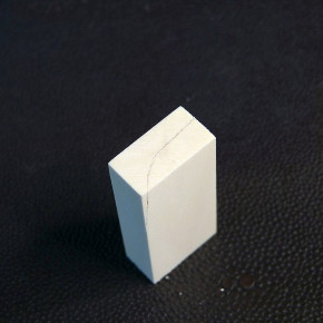 Heller Mammut-Block mit Riss ca. 45 x 20 x 10,5mm