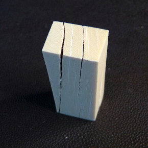 Mammut-Block mit Rissen ca. 64x24-21x17mm