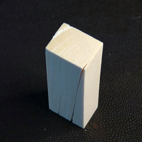 Mammut-Block mit Rissen ca. 64x24-21x17mm