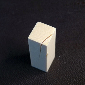 Mammut-Block mit Rissen ca. 47 x 17 x 15mm
