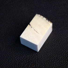 Mammut-Block mit Riss ca. 29 x 18 x 13mm