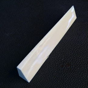 Mammut-Dreieck ca. 77 x 18 - 16 x 10 -1mm