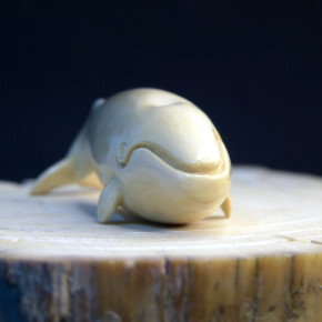 Wal aus cremigem Mammut-Elfenbein