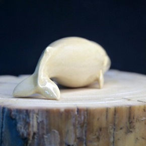 Wal aus cremigem Mammut-Elfenbein