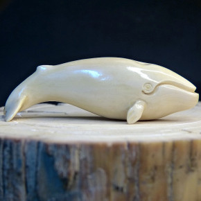 Wal aus cremigem Mammut-Elfenbein